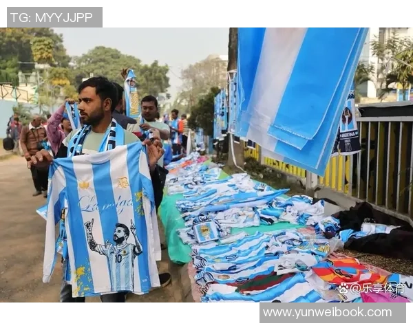 梅西访印度只现身20分钟引烦躁！球迷不爽怒砸椅：花12000被当傻子